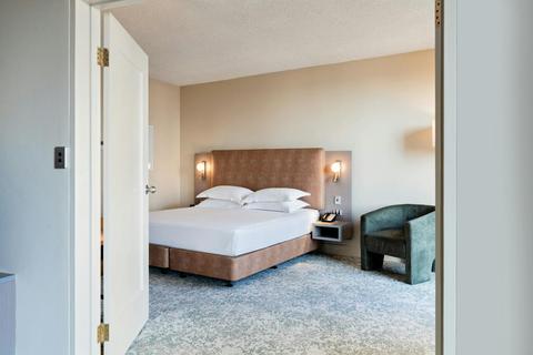 King Junior Suite with Pool View