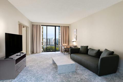 King Junior Suite with Pool View