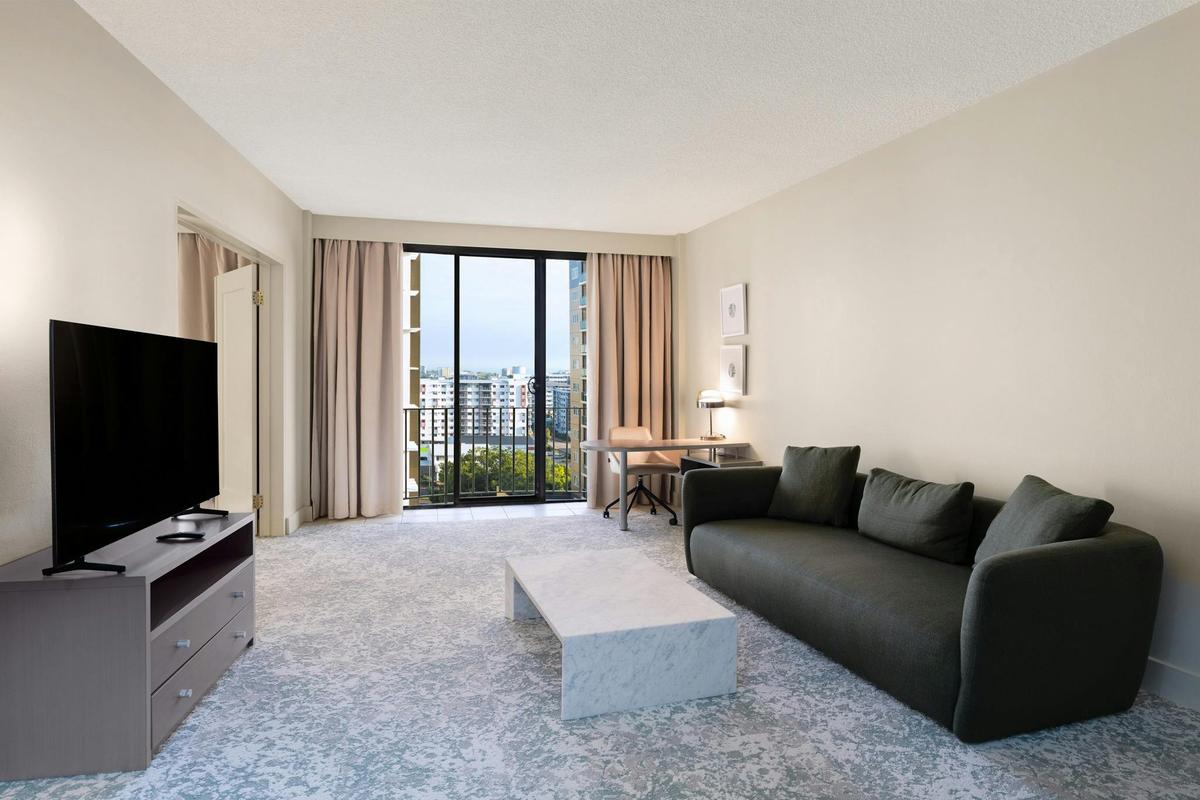 King Junior Suite with Pool View