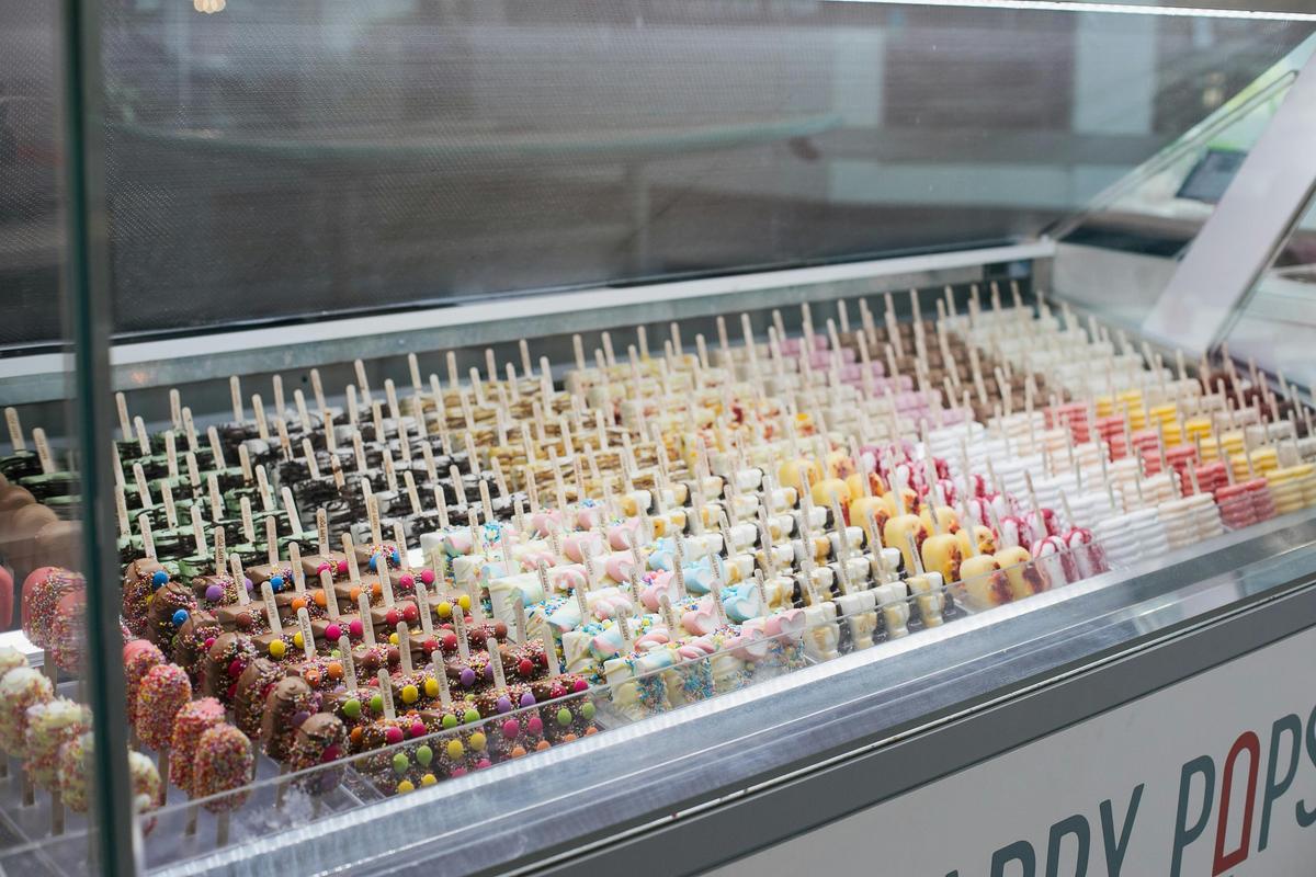 Gelato cabinet