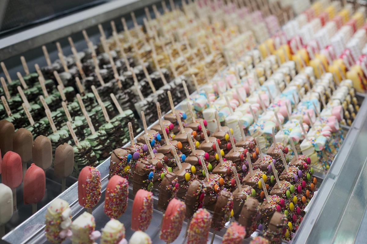 Gelato cabinet