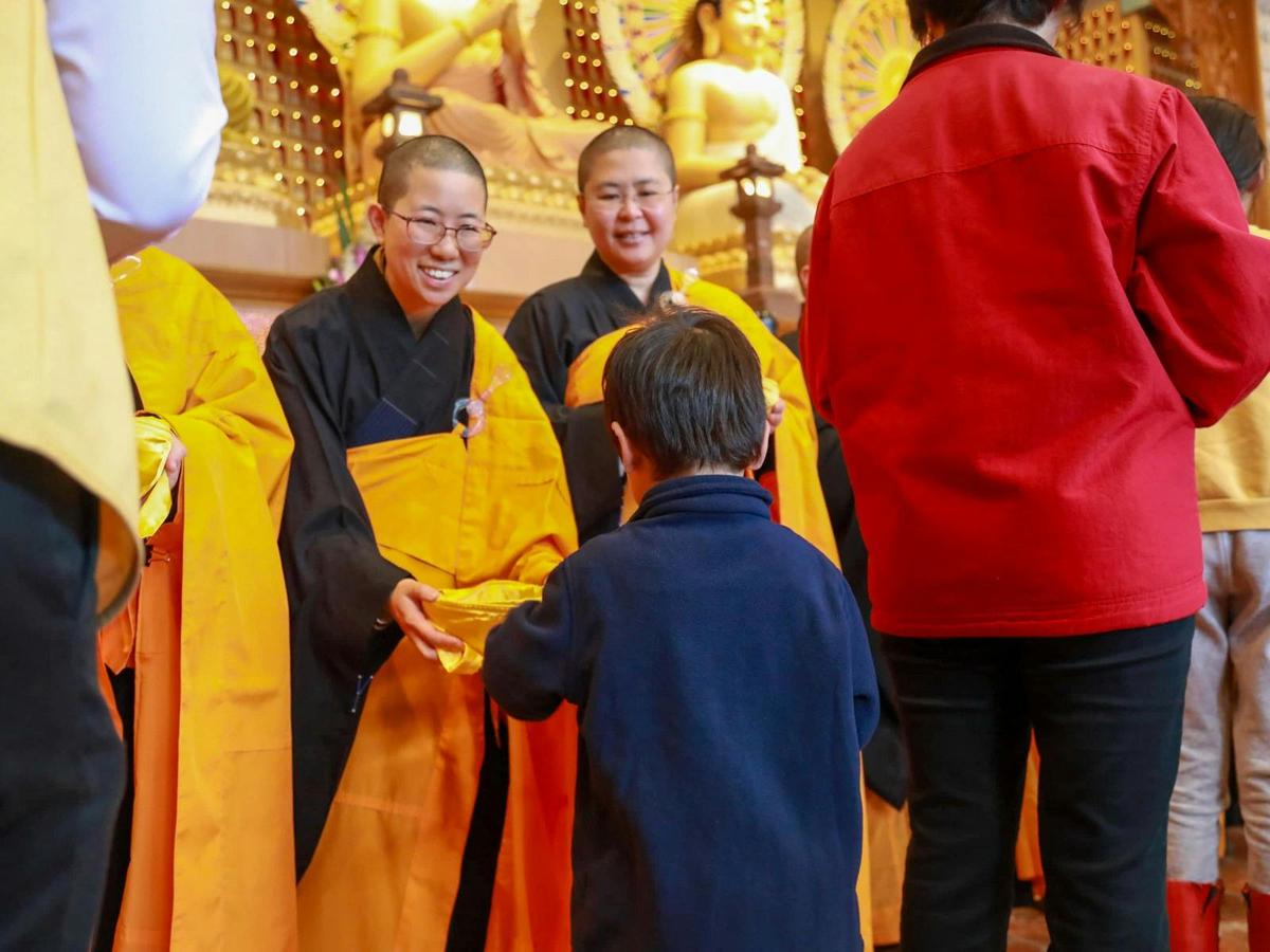 Sangha Offerings at Nan Tien Temple
