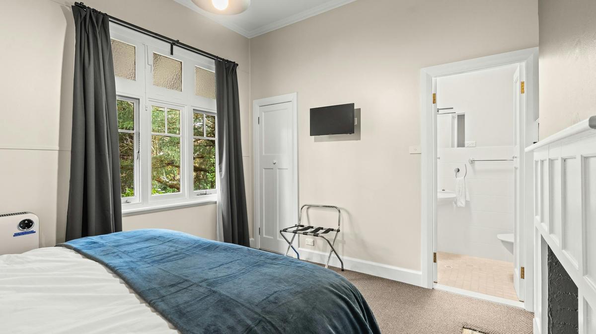 Bedroom (1 of 6)