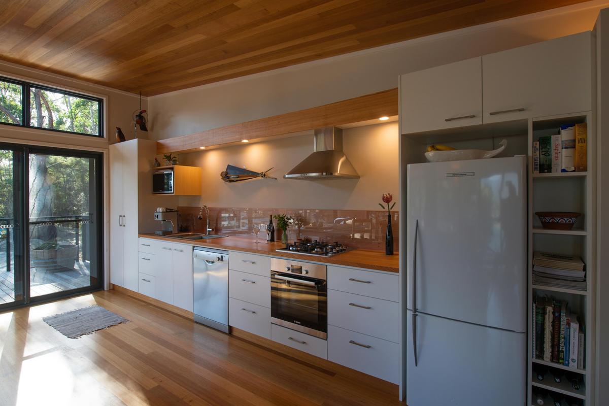 Full kitchen