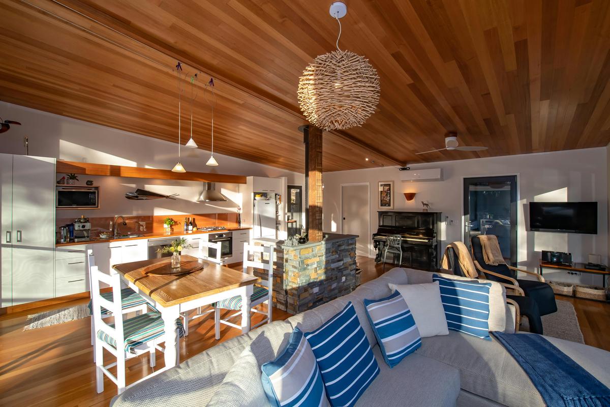 Spacious light-filled retreat style living