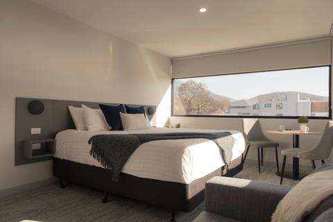 Deluxe Waterview King