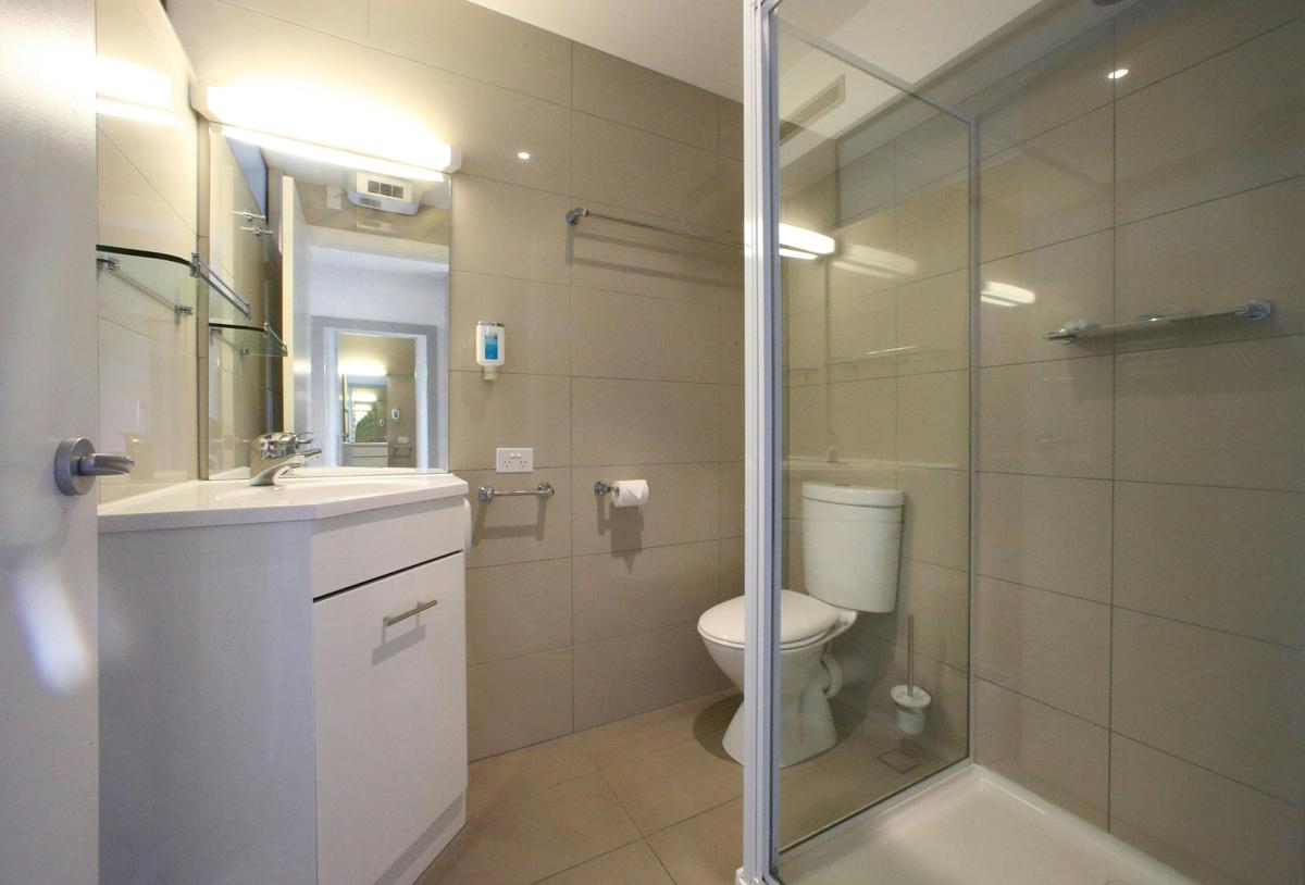 Deluxe Self-Contained Twin