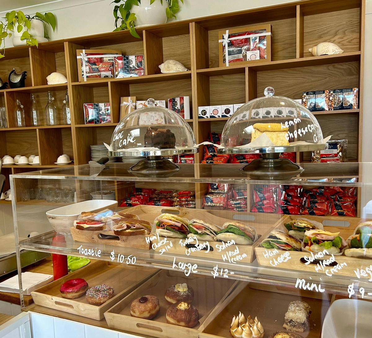 Sumptuous Cakes, Devonshire Teas, Pies, Quiches and Pides