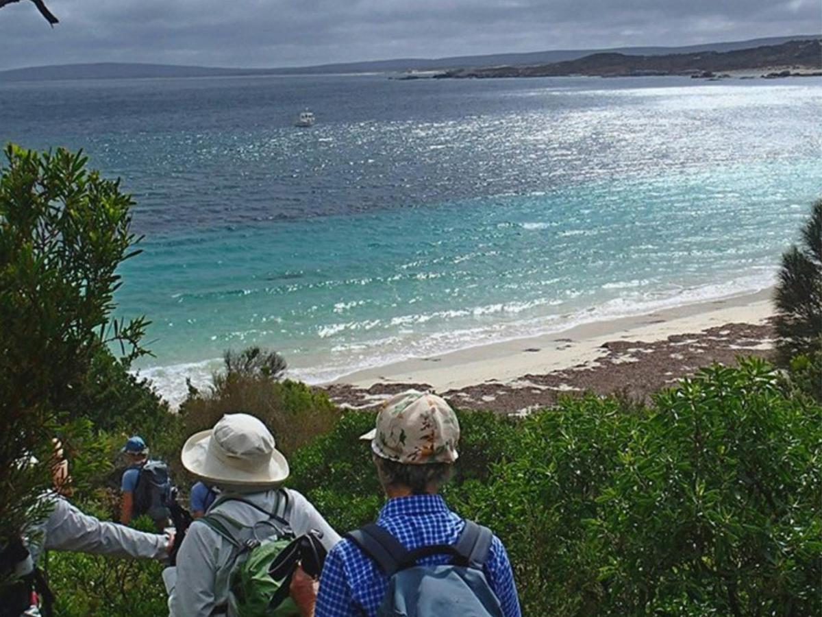 Flinders Island Long Weekend 5-Day - Group-Guided