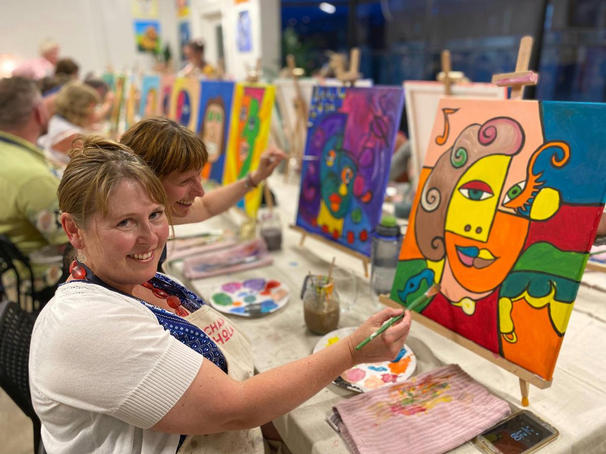 Come and Paint your Mate at a Prosecco with Picasso session at Archaica Schola