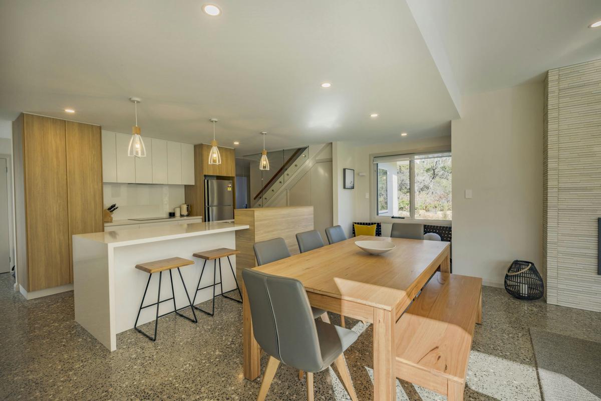 Baileys Beach House - Kitchen & Dining