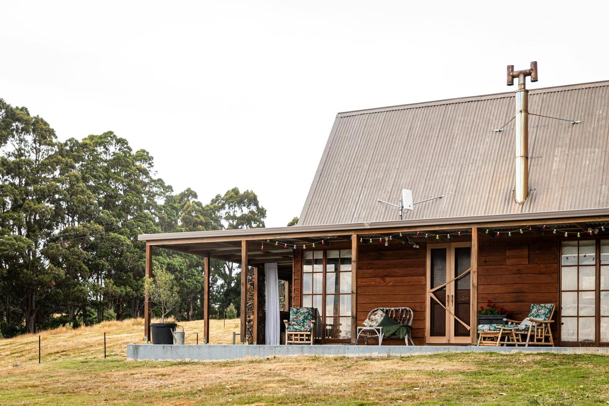 Authentic wilderness cabin in Port Arthur