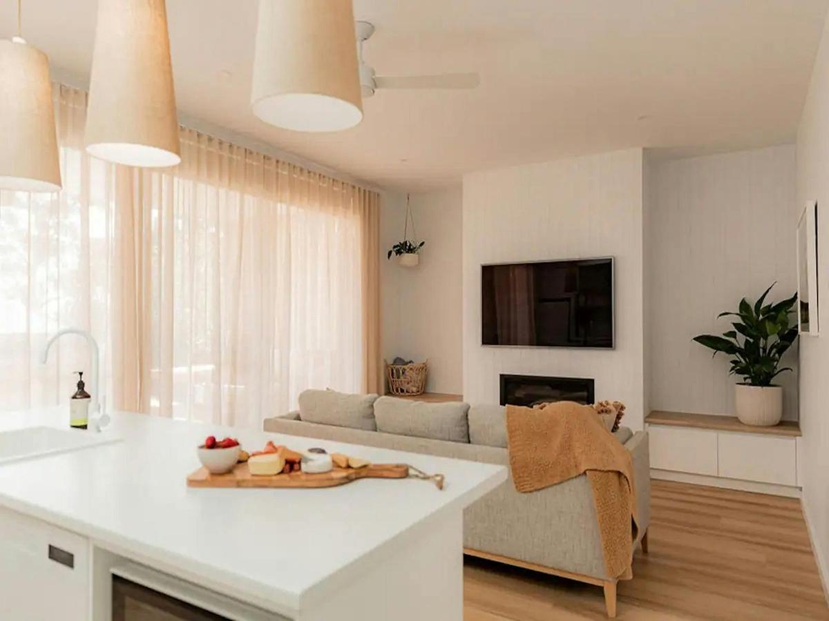 Kitchen/Dining/Lounge