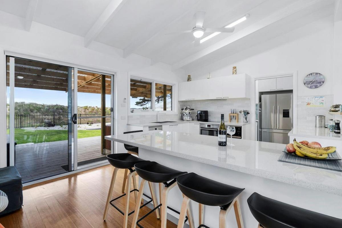 Well appointed kitchen with all new appliances