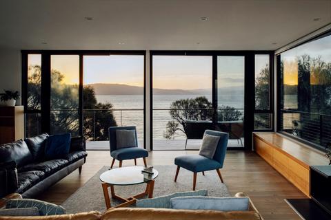 Blessington Beachside Retreat
