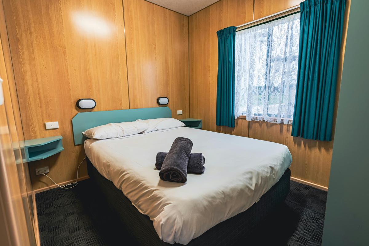Family Cabin (Sleeps 6)