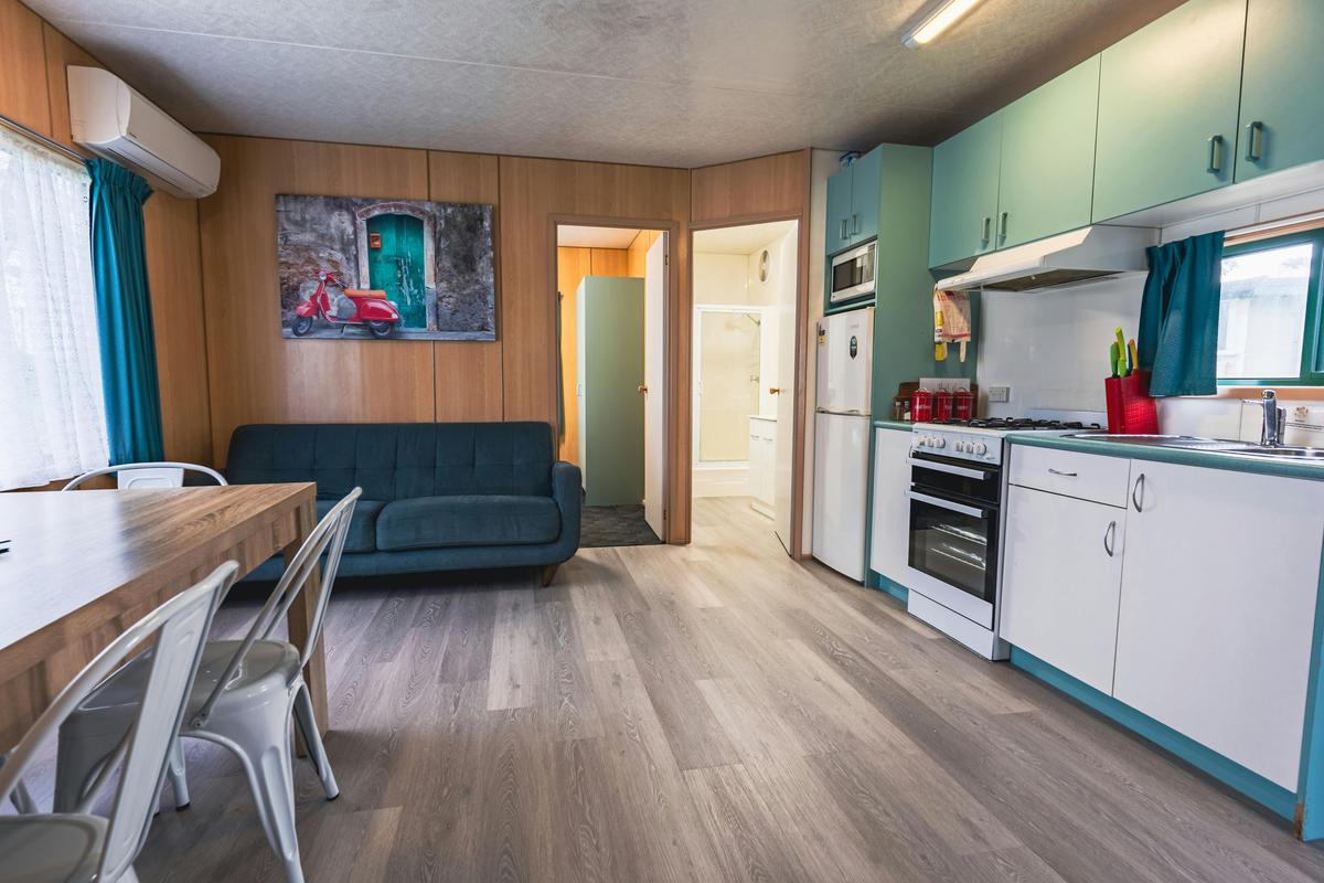 Family Cabin (Sleeps 6)