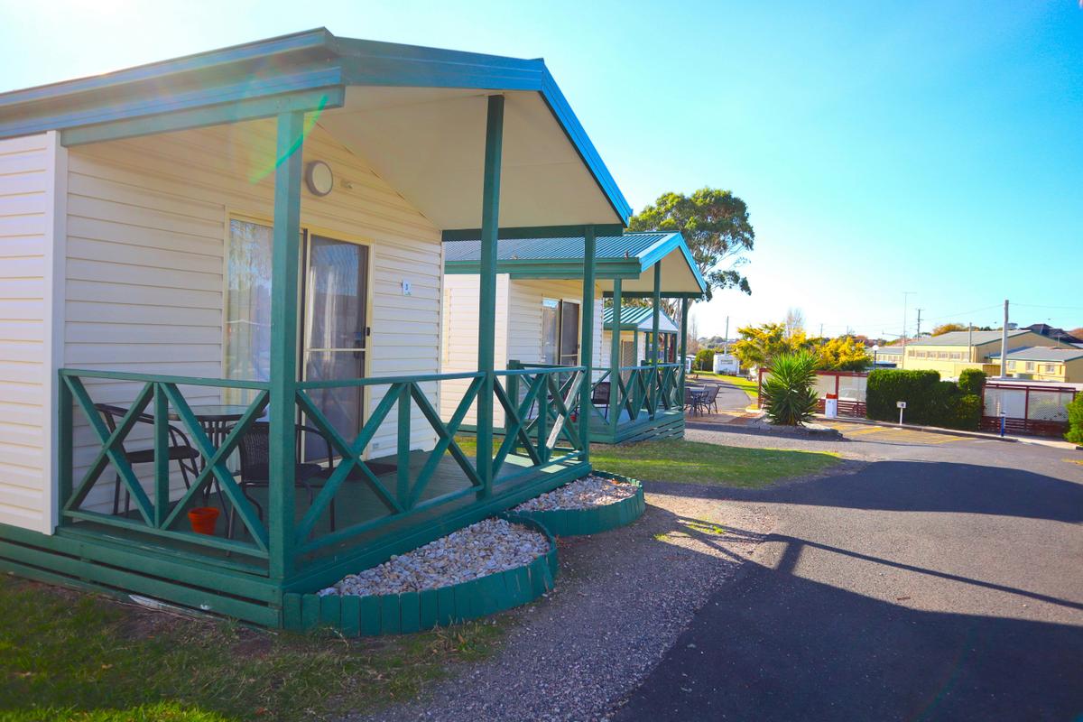 Family Cabin (Sleeps 4)