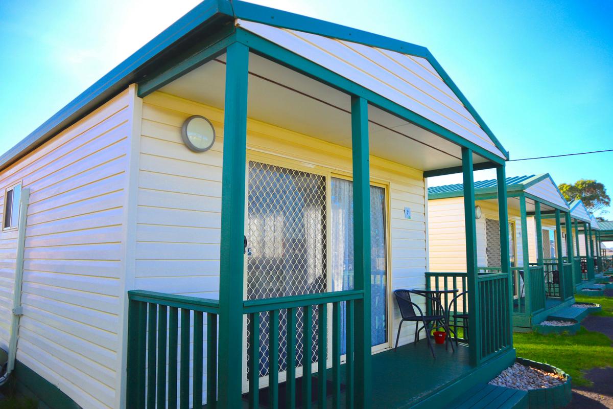 Family Cabin (Sleeps 6)