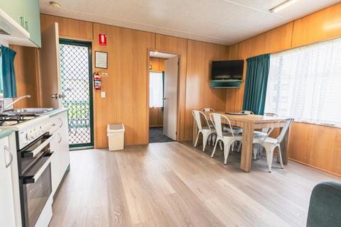 Family Cabin (Sleeps 6)