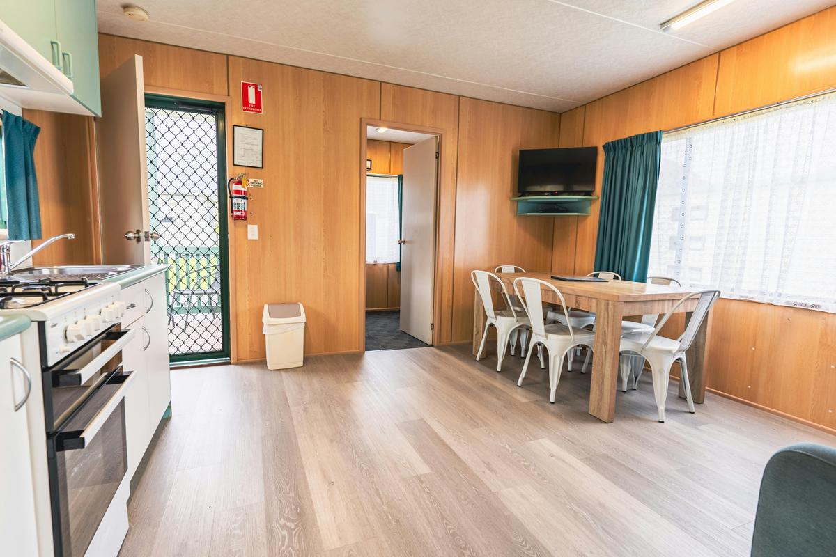 Family Cabin (Sleeps 6)