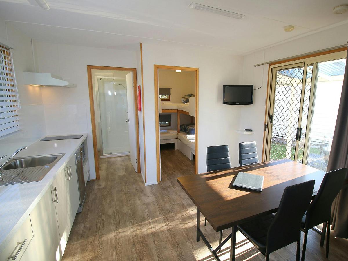 Cabin (Family)