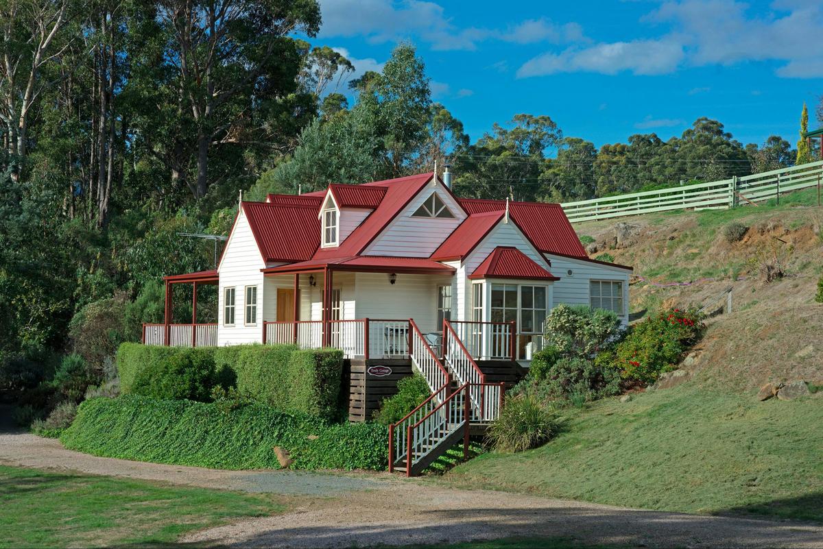 RIVERFRONT - RELAX & ENJOY CRABTREE RIVER COTTAGES