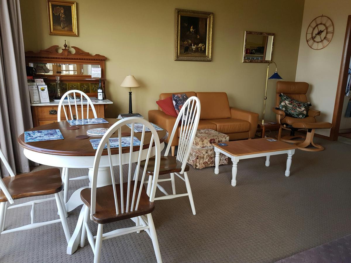 Dining area enjoys magnificent views out over Coal River Valley and Barilla Bay