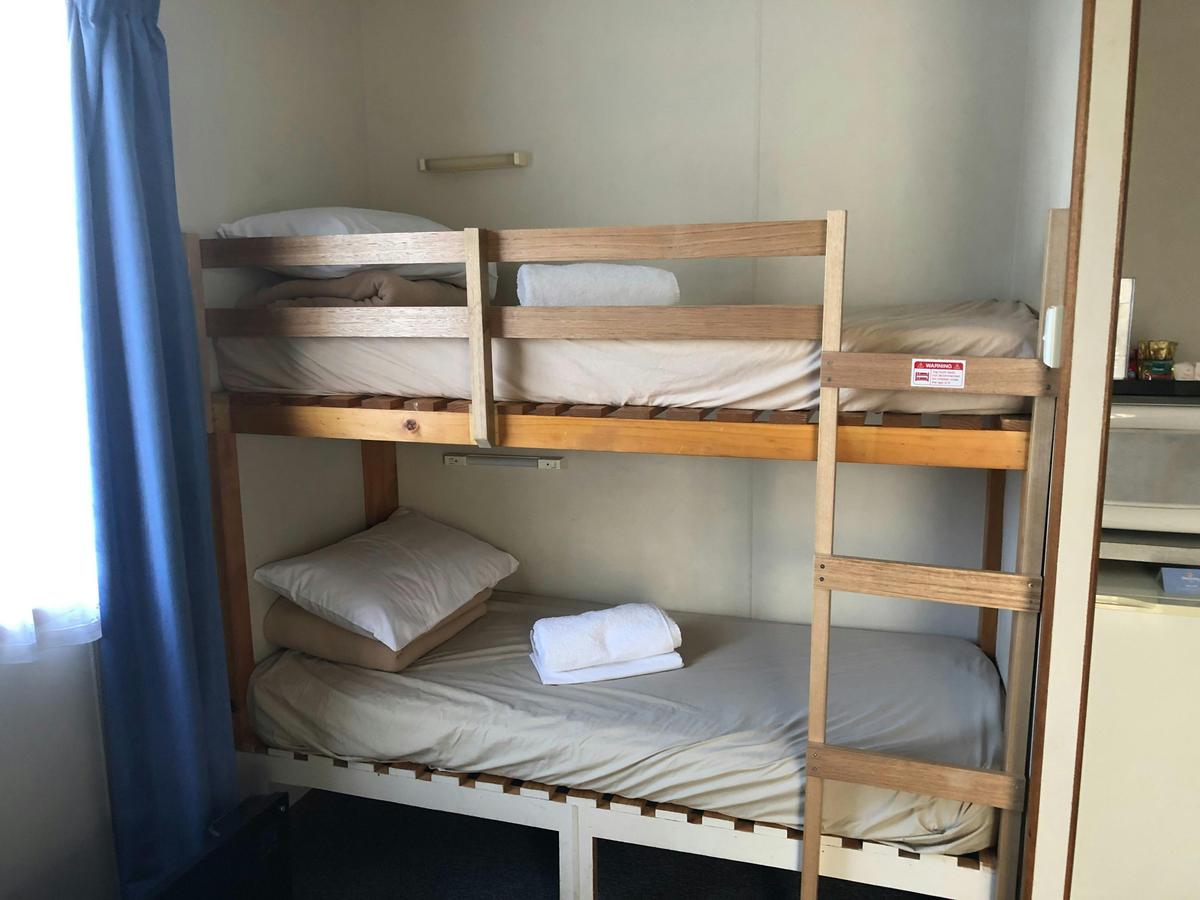 Economy Cabin - Sleeps 4 - Pet Friendly