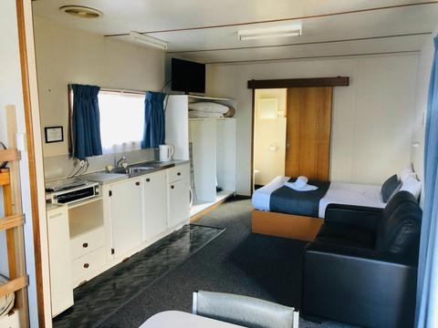 Economy Cabin - Sleeps 4 - Pet Friendly