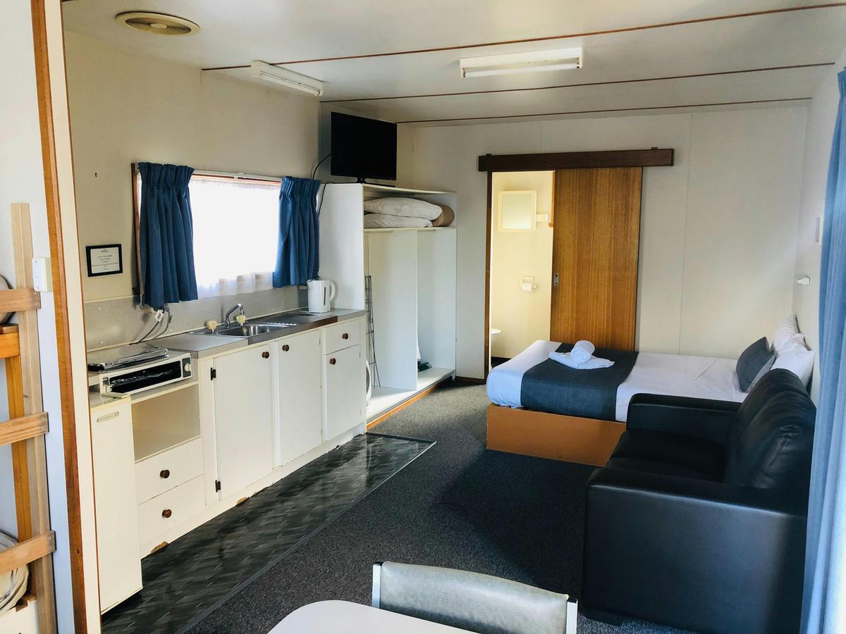 Economy Cabin - Sleeps 4 - Pet Friendly