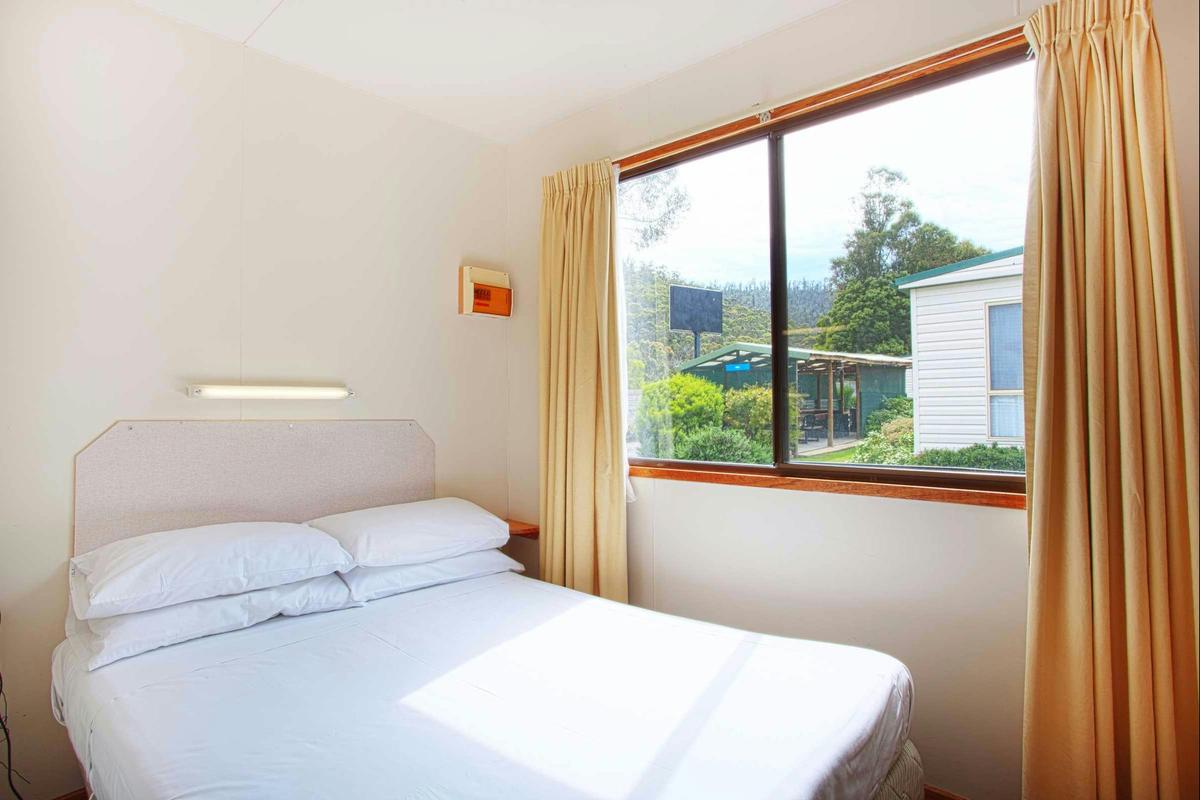 Economy Studio Cabin - Sleeps 4