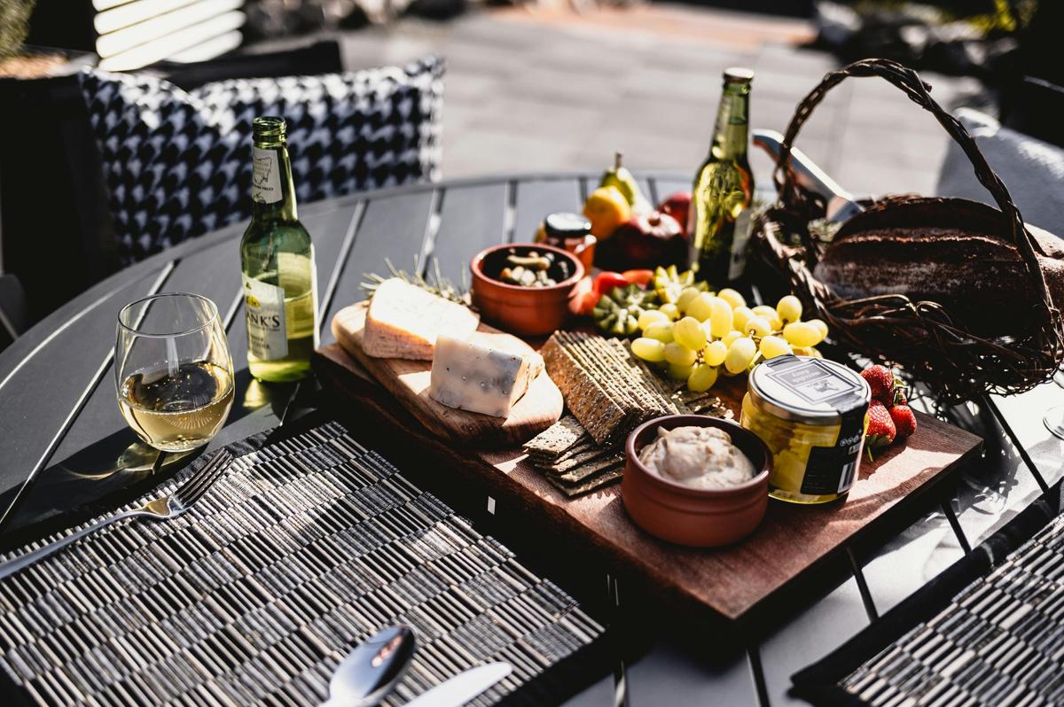 Courtyard feast