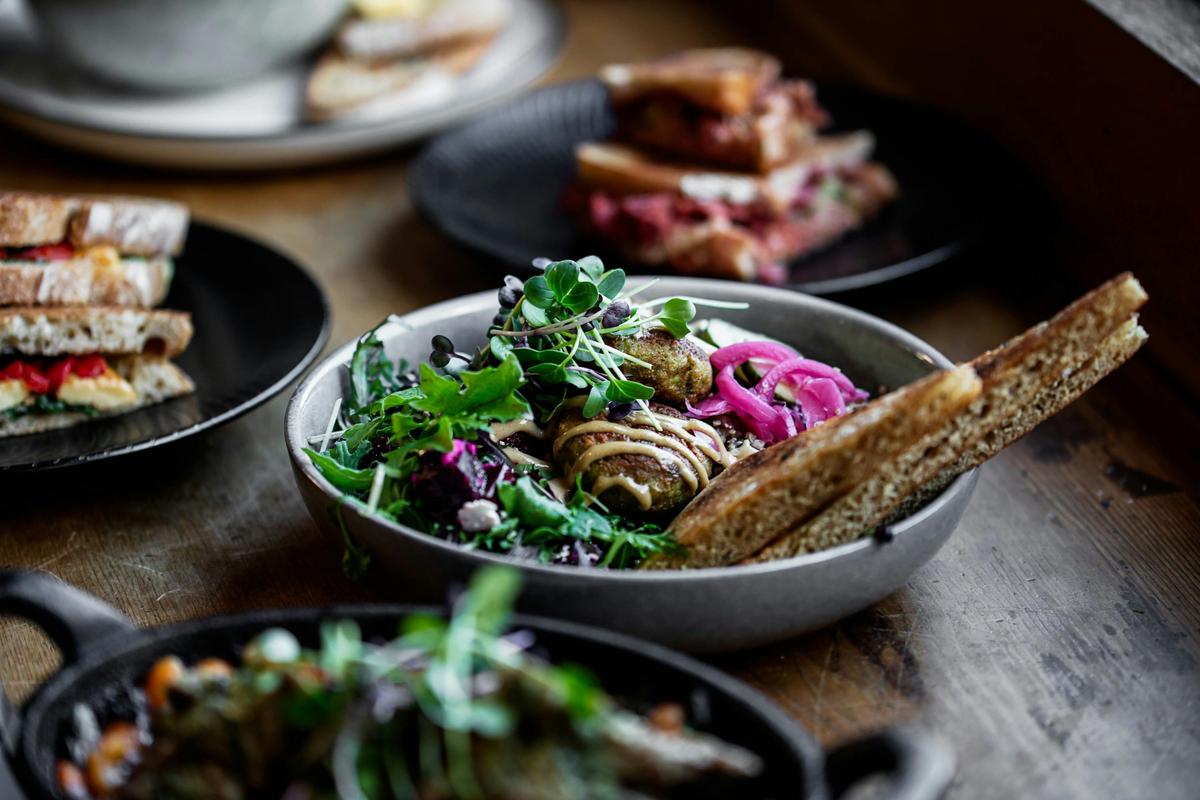 Green felafel bowl