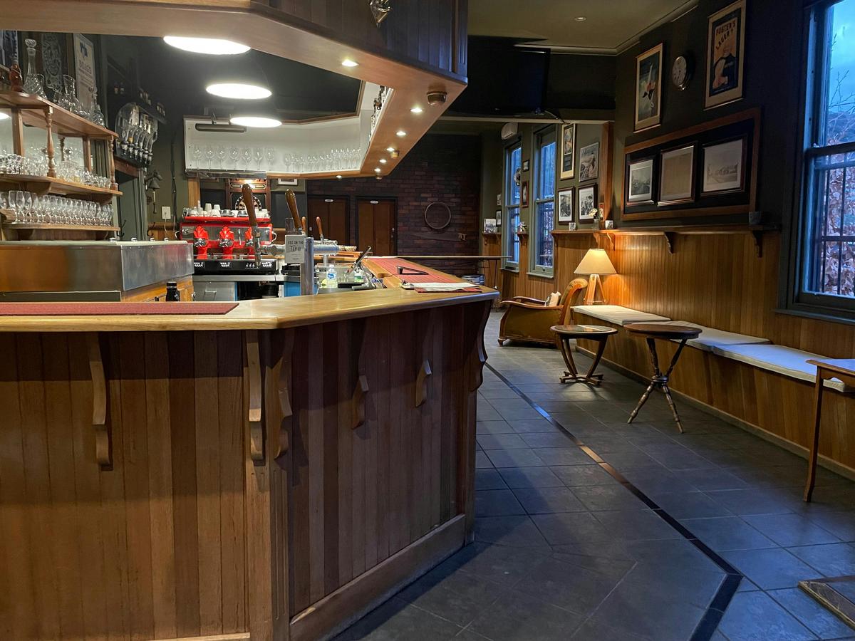 Guest Lounge bar