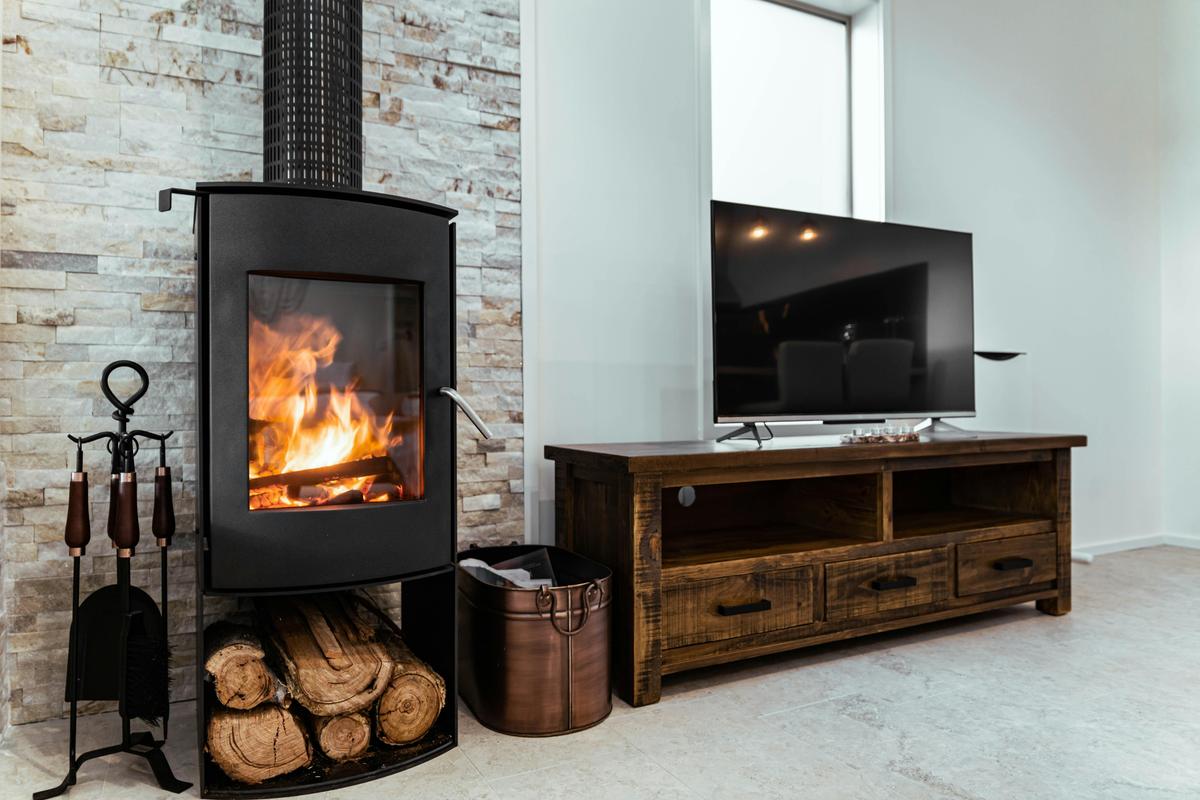 Cosy Fireplace and Smart TV