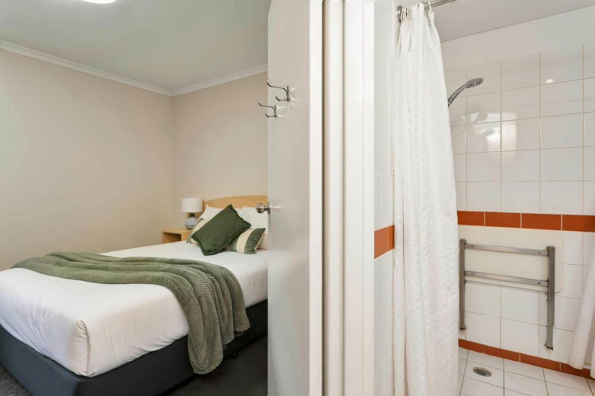 Standard Queen Room
