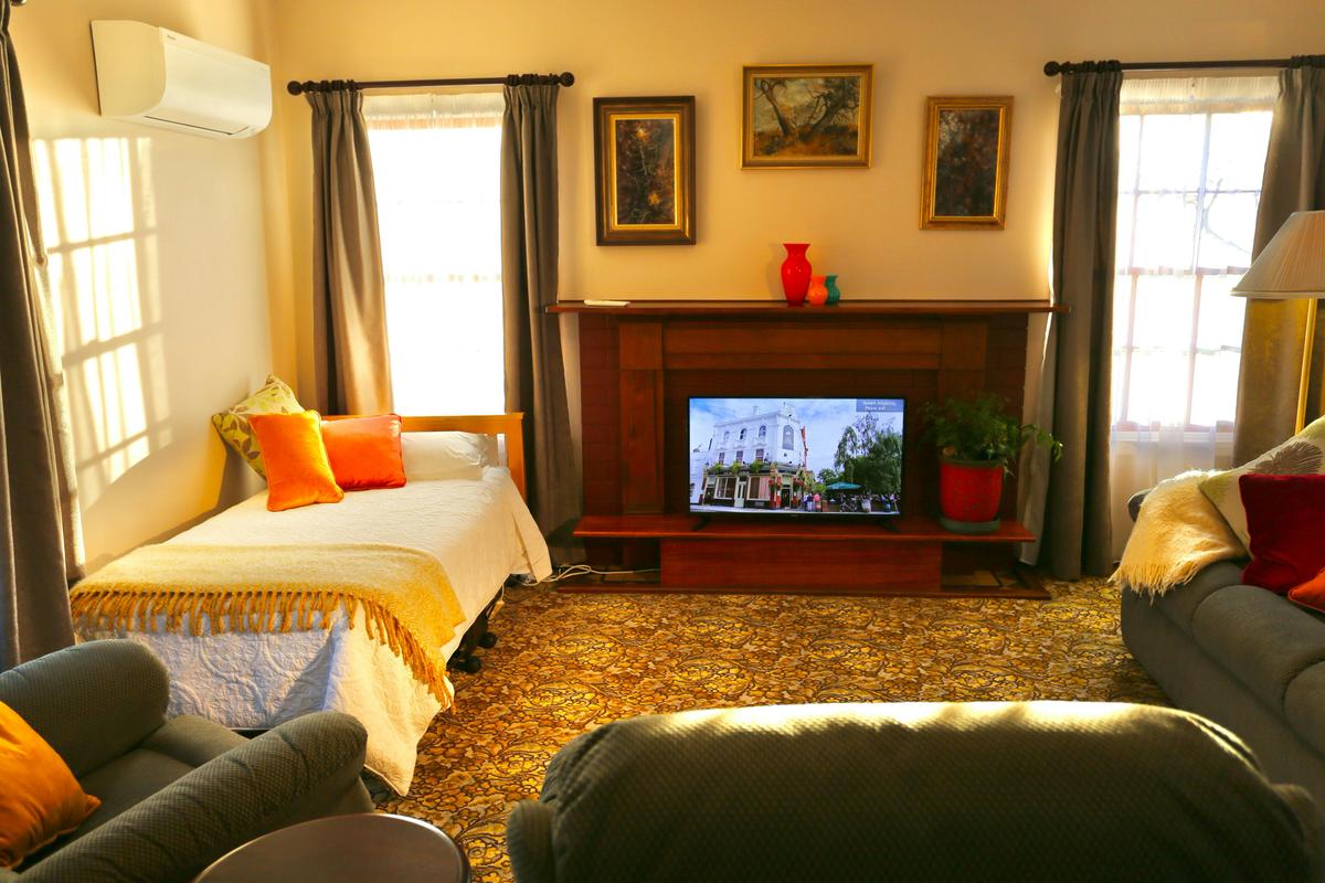 Unit 2 lounge area with single bed