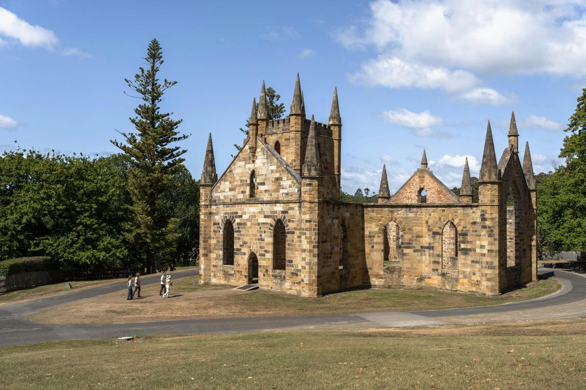 10 Day Tasmanian Tour including Cradle Mountain and Wineglass Bay