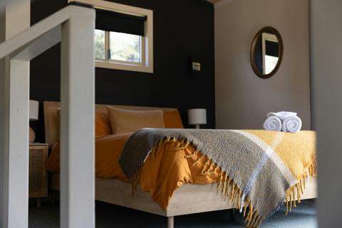 Holiday House (The Bath Hideaway)