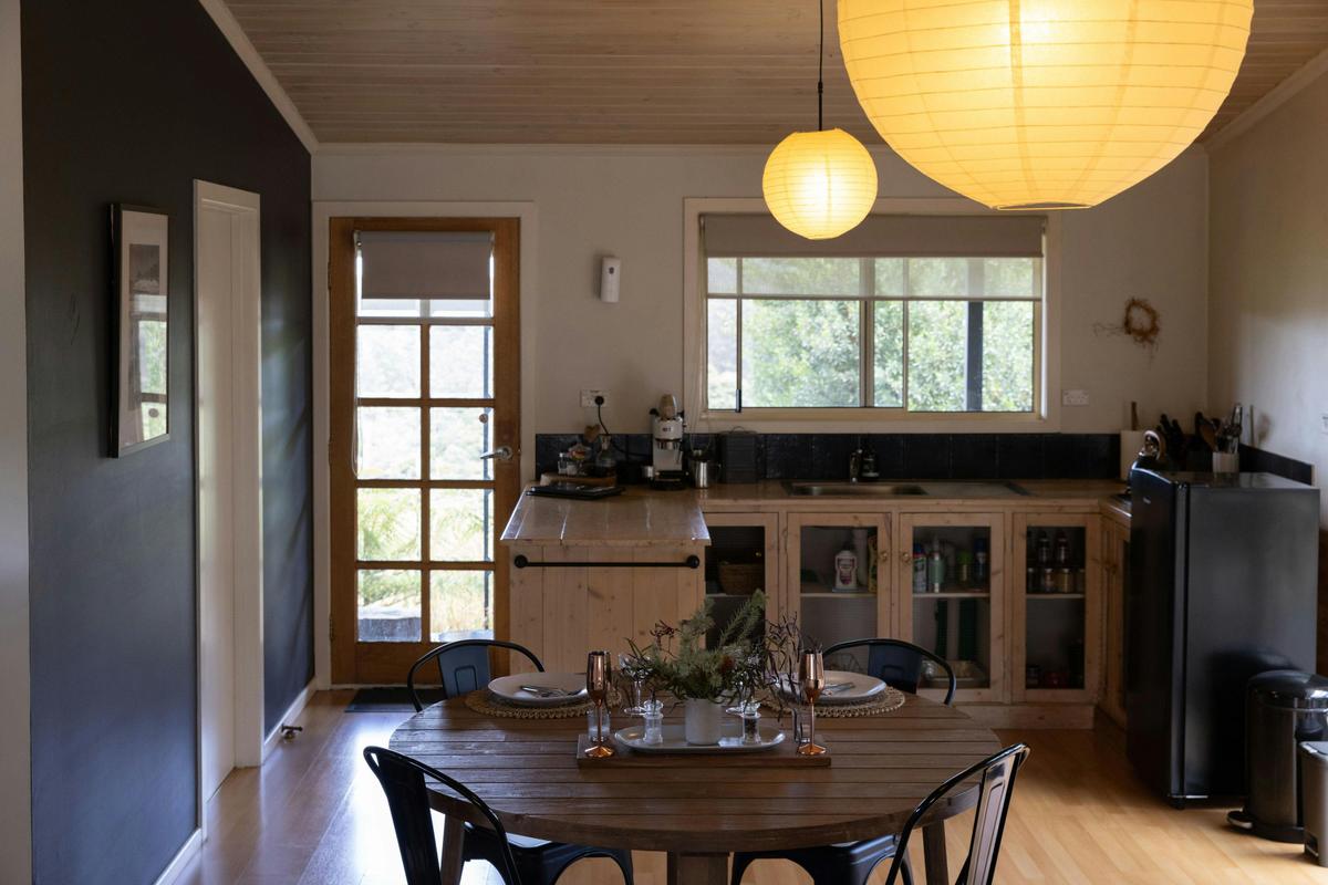 Holiday House (The Barrel Hot Tub Hideaway)