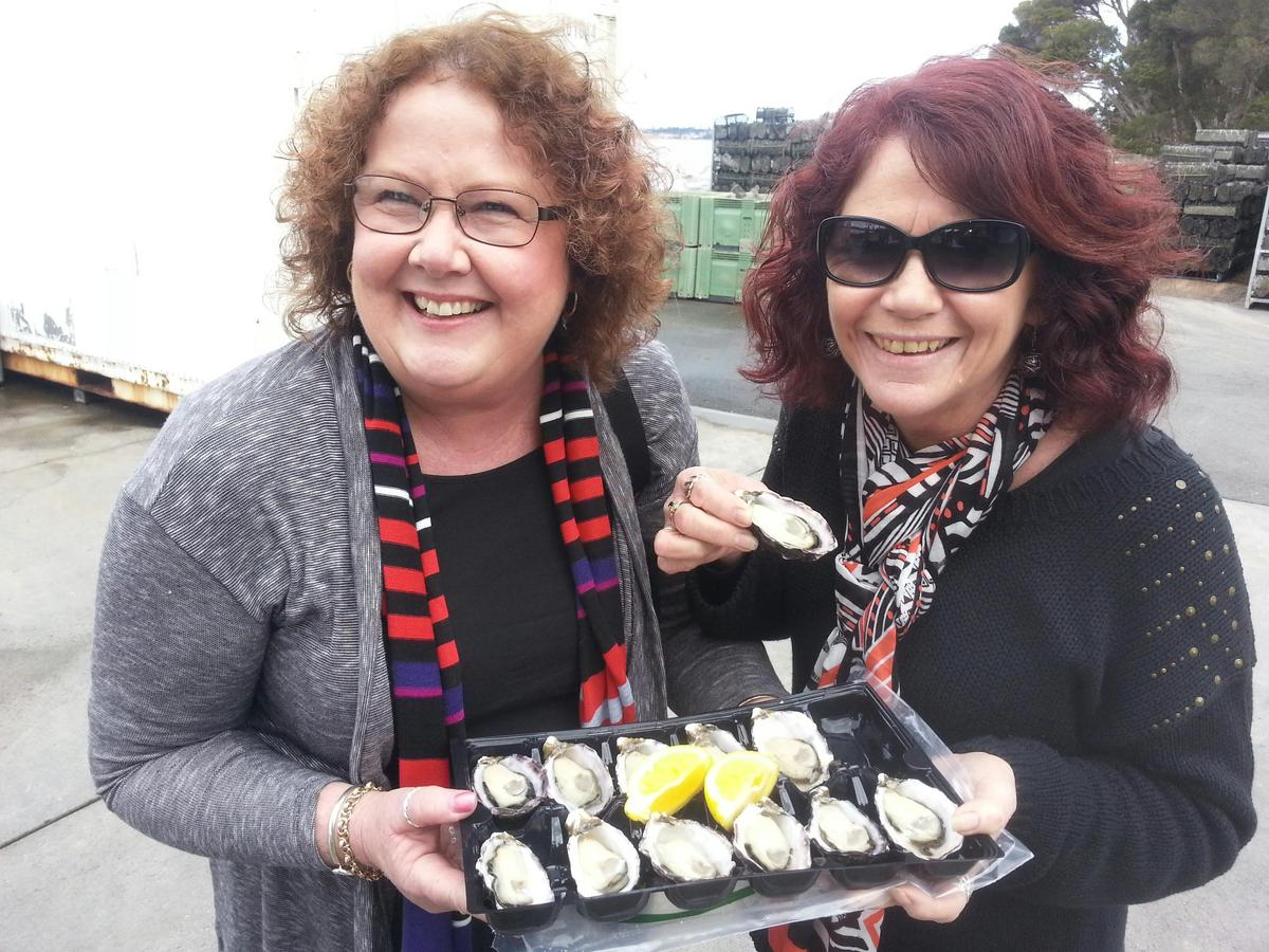 Oyster tasting on tour to the Bay Of Fires