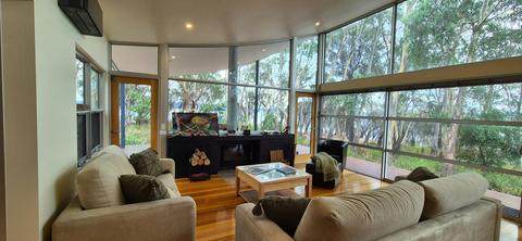Bruny Bay House: A Luxurious Escape Between Two Bays!