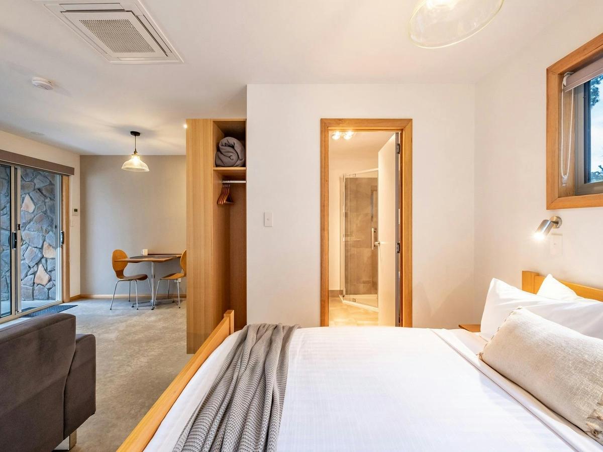 Freycinet Stone Studio 8