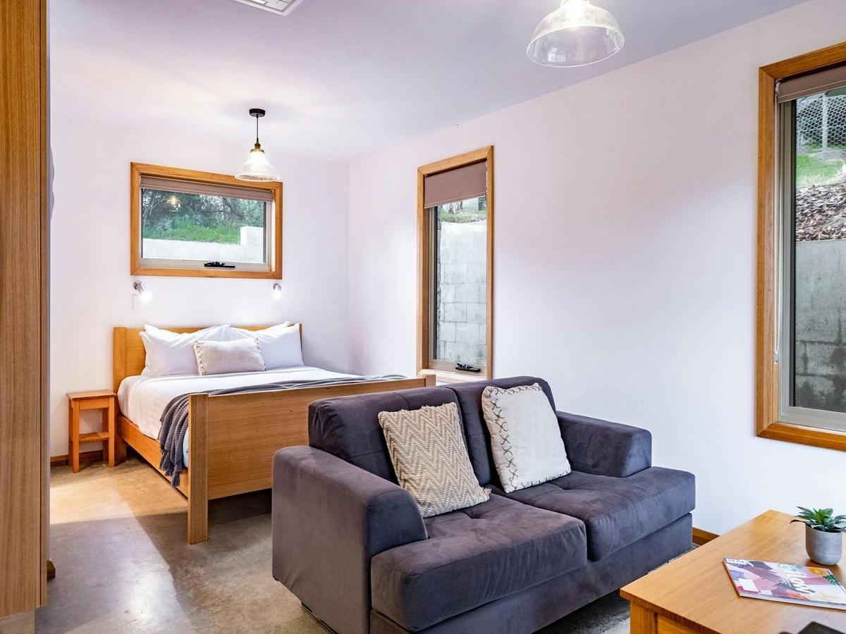 Freycinet Stone Studio 8