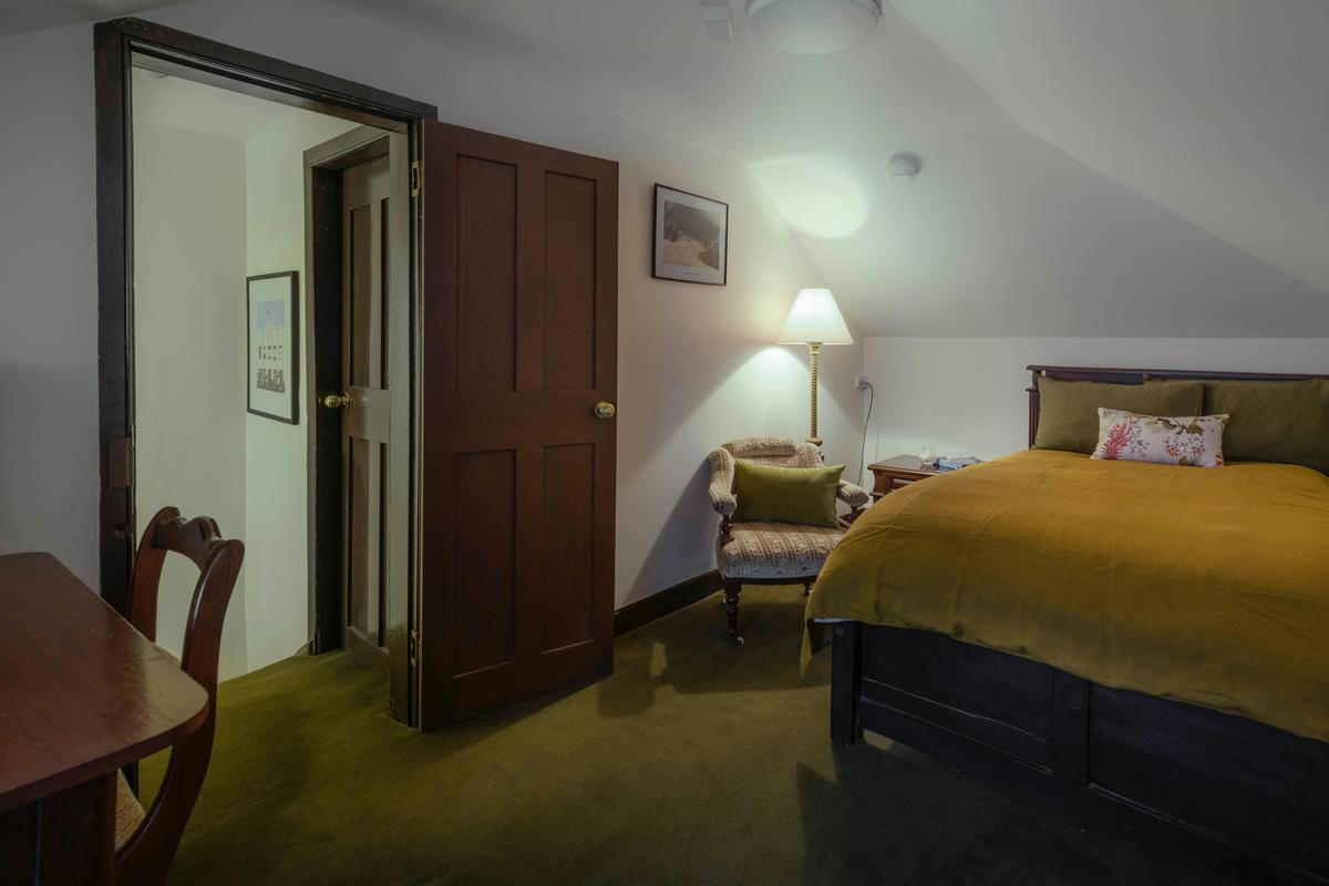 Upstairs dormer room with king-single bed