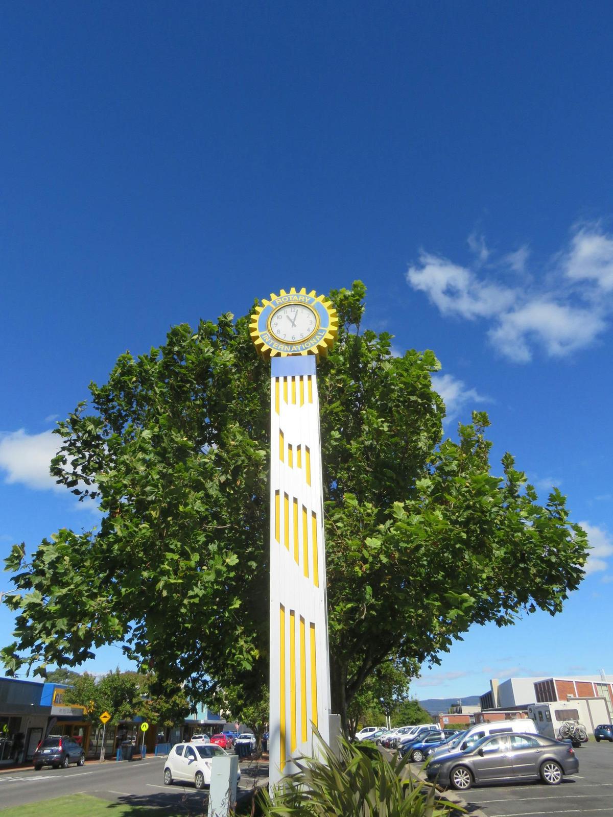 Silver grey and yellow column