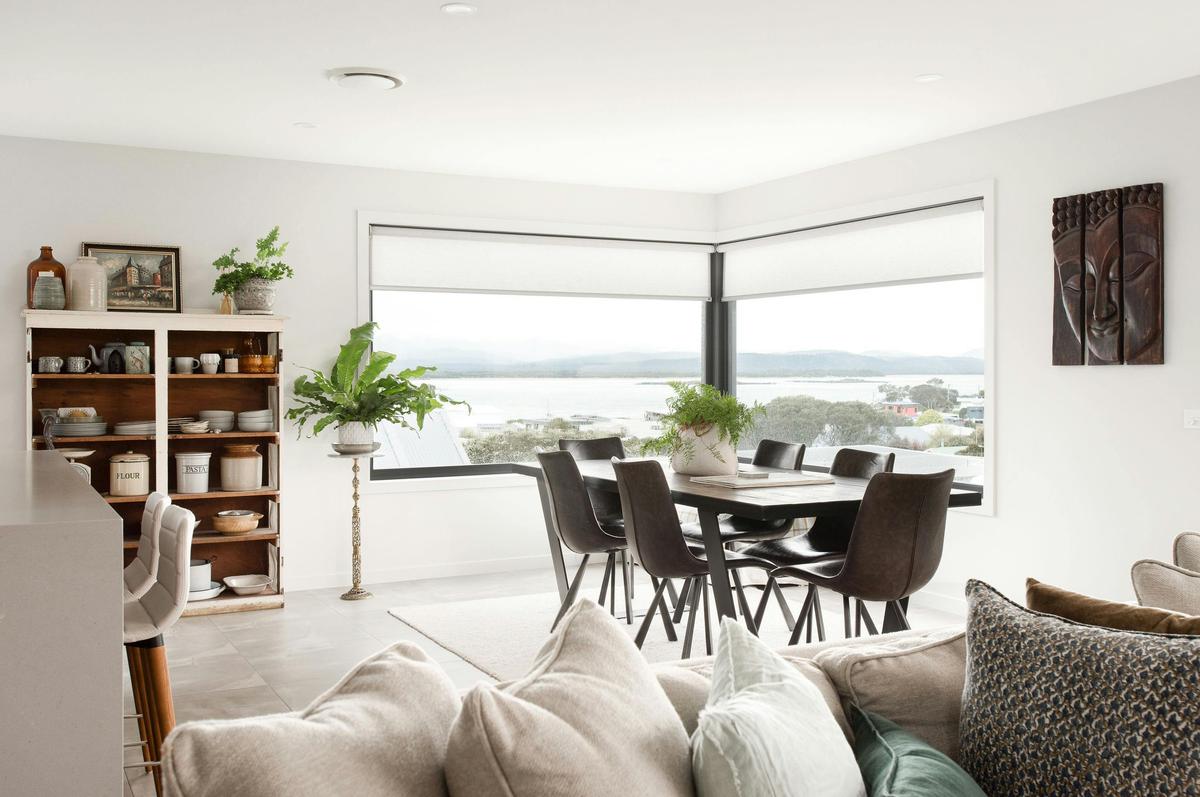 Six-seater dining with peaceful, uninterrupted river views.