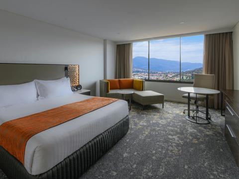 Superior City Side Room