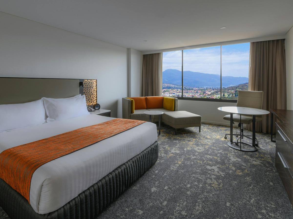 Superior City Side Room